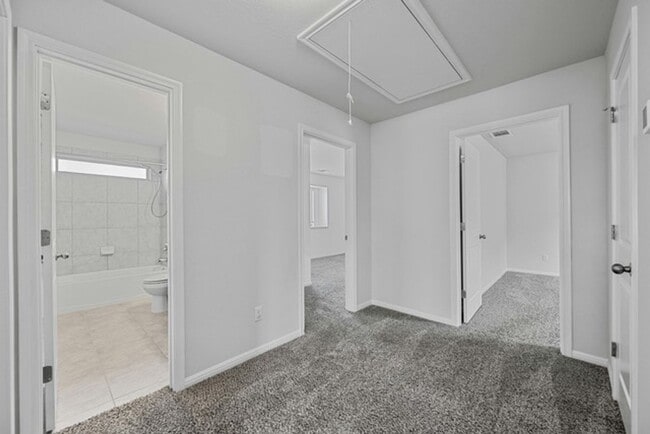 Building Photo - 8128 Daisy Cutter Crossing