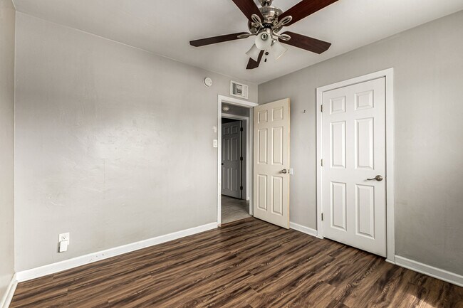 Building Photo - 1310 W Romo Jones St