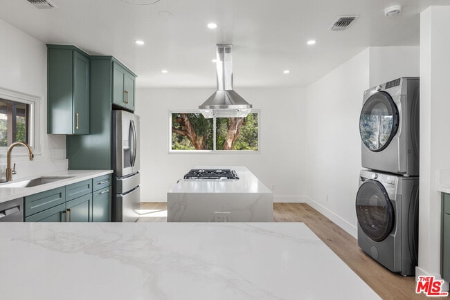 Building Photo - 238 Thorne St