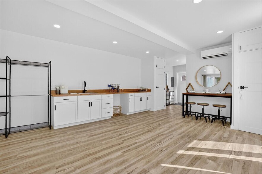 Building Photo - 8778 Waterfront Terrace