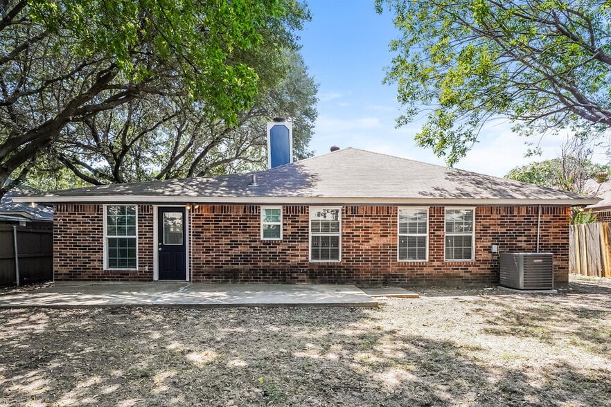 Building Photo - 1124 W Hills Terrace