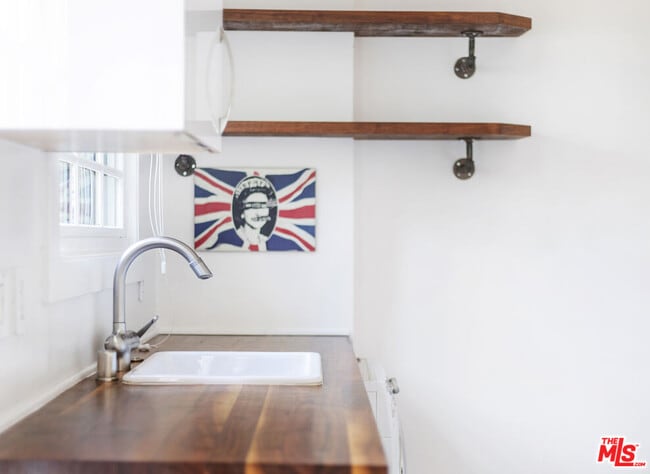 Building Photo - 3472 Rowena Ave