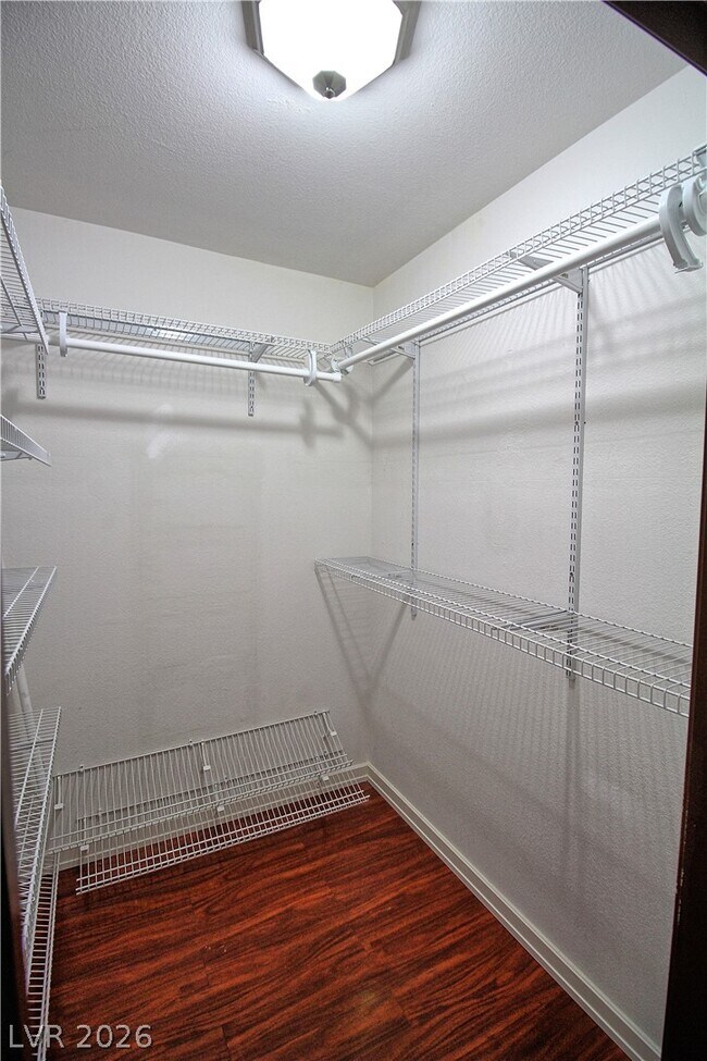 Building Photo - 401 Pine Haven St