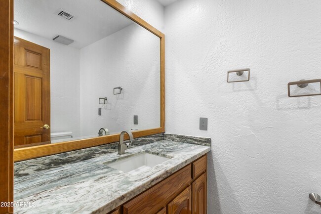 Building Photo - 322 E Gary Cir