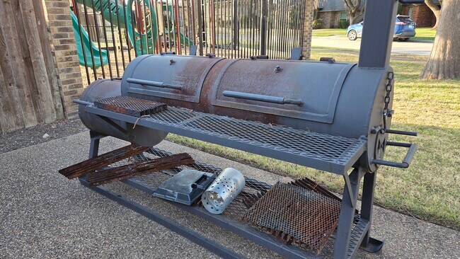 Building Photo - 3813 Arizona Pl