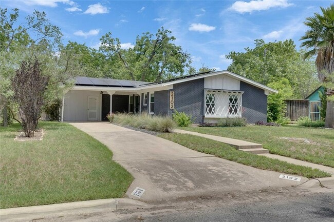Building Photo - 2102 Bristol Dr