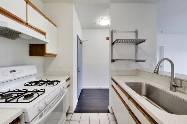 Building Photo - 1524 1st Ave