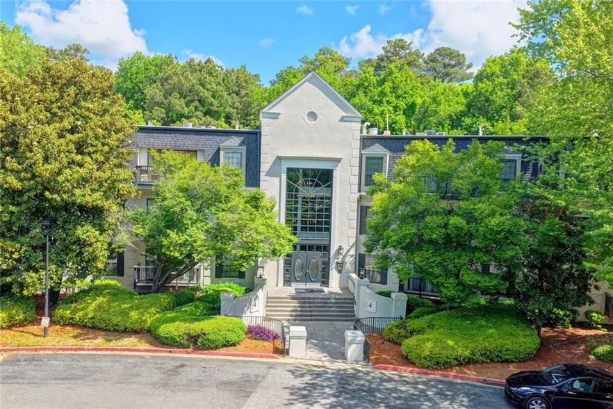 Building Photo - 4101 Pine Heights Dr NE