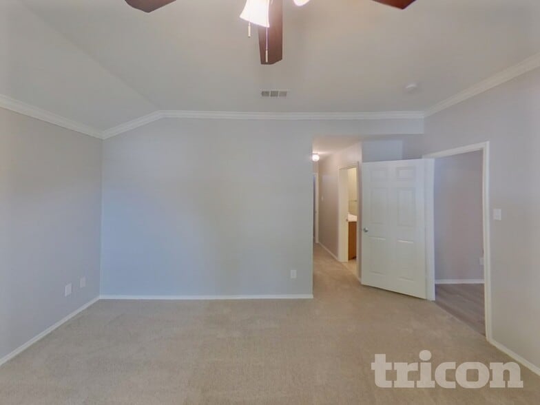 Building Photo - 716 Sequoia Dr