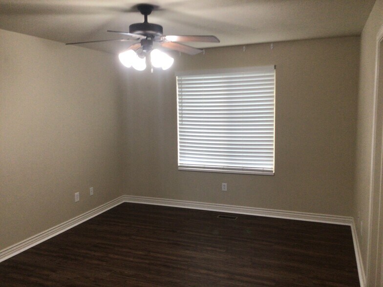 Building Photo - 7134 S Sorrento Way