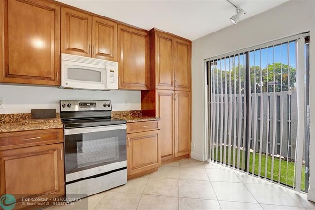 Building Photo - 3395 Carambola Cir