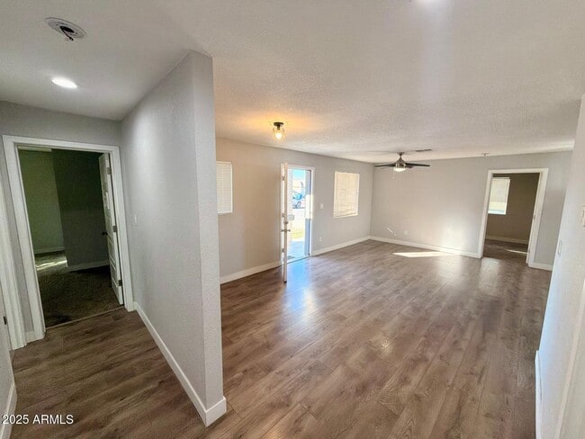 Building Photo - 2002 E St Anne Ave