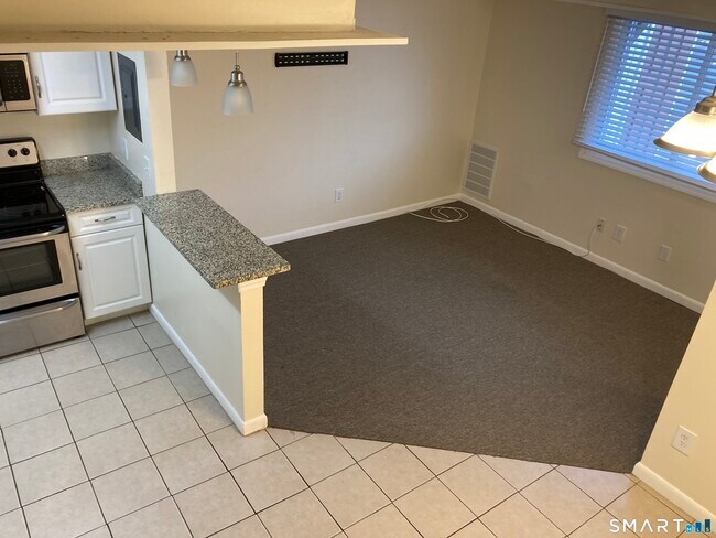 Building Photo - 330 Short Beach Rd