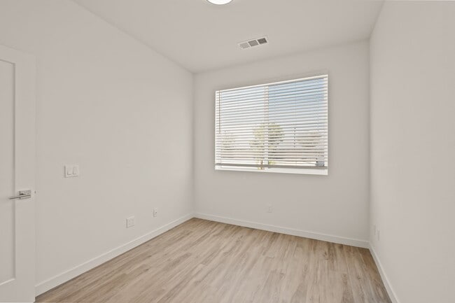 Building Photo - New Home in Gated Indian Palm Country Club