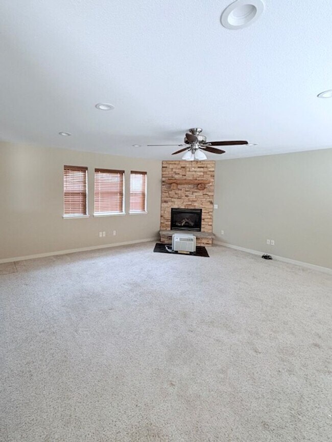 Building Photo - Stunning 3-Bedroom, 2-Bath Home with Lake Views!