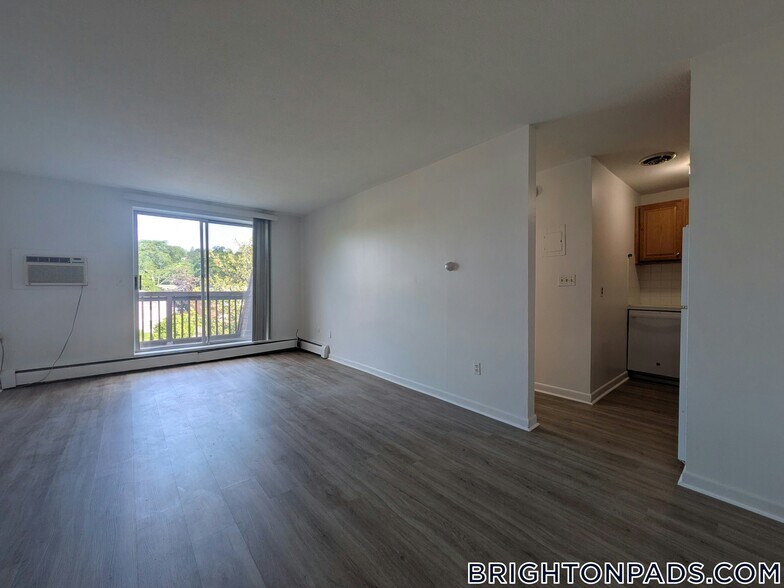 Building Photo - 142 Kenrick St