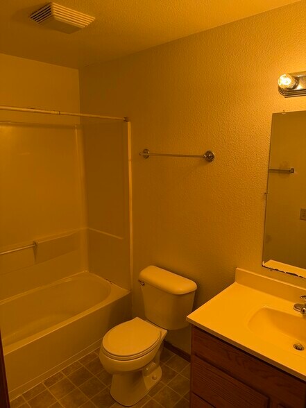 Building Photo - 5506 Williamsburg Way