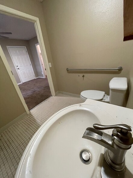 Building Photo - 4606 Wood Ave