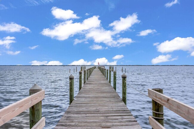 Building Photo - 2362 Pineapple Ave