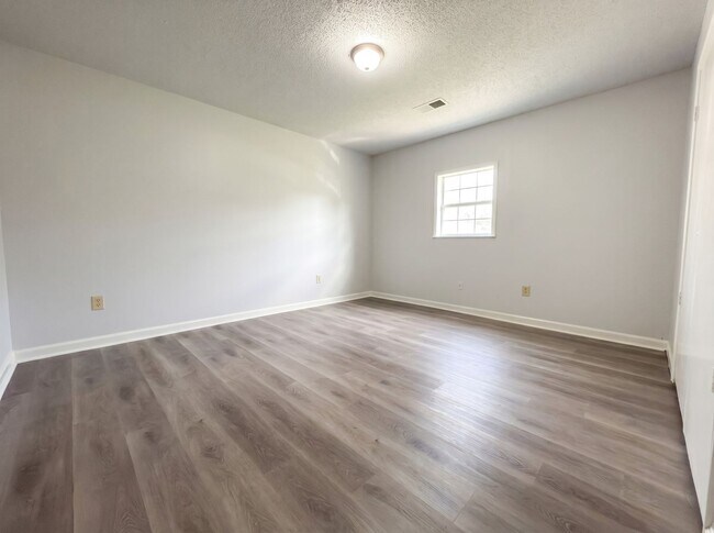 Building Photo - 854 Carrolton Rd