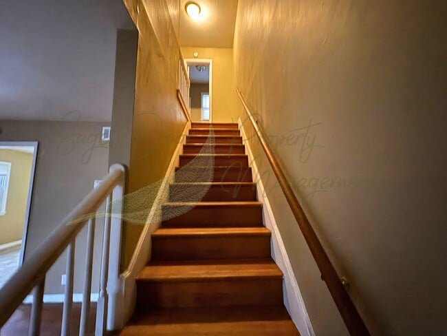 Building Photo - DUPLEX IN INDEPENDENCE!!!!