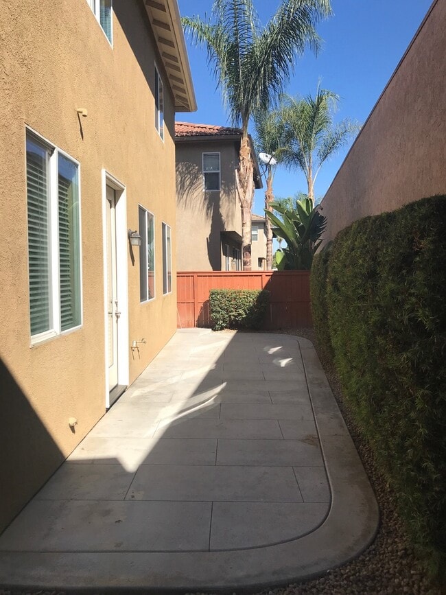 Building Photo - GORGEOUS TWO STORY HOME IN GRANITE HILLS 4...