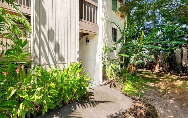 Primary Photo - Unfurnished 3 bedroom 3 bath condo with oc...