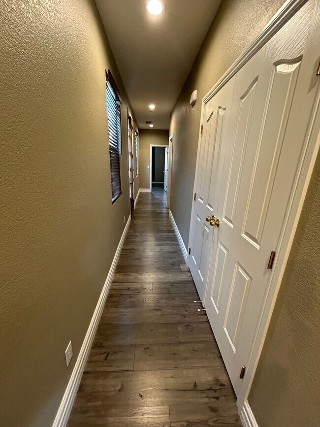 Building Photo - *Wait list full- Currently not accepting applications* 3 Bedroom 2 bathroom with a bonus room in ...