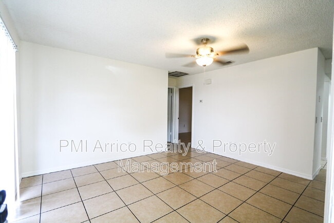 Building Photo - 3253 Bloomingdale Villas Ct