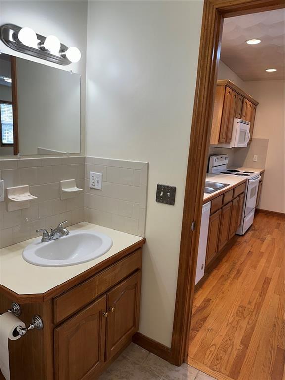 Building Photo - 471 Wood St