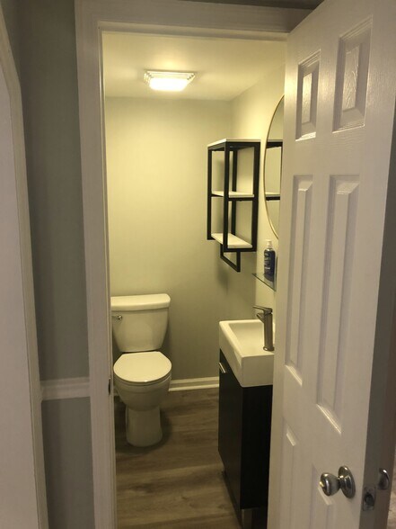 Building Photo - 108 Clinton St