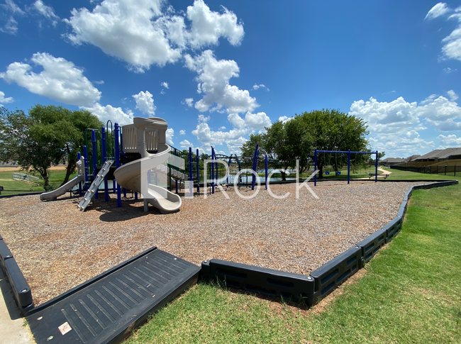 Building Photo - Gorgeous 3 Bedroom Home with Storm Shelter located in The Waters in Moore!! **All Appliances Incl...
