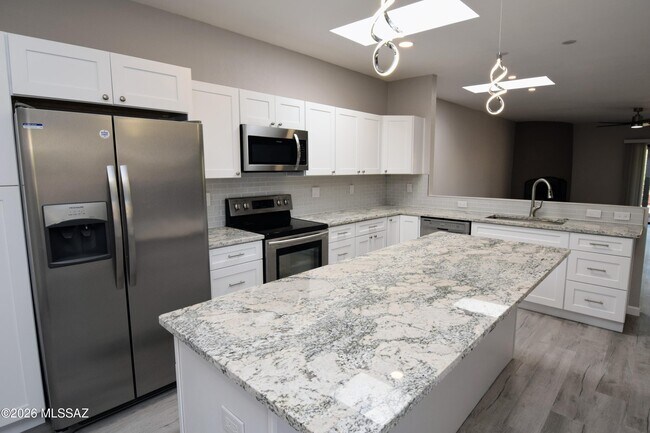 Building Photo - 4581 Cam Campero