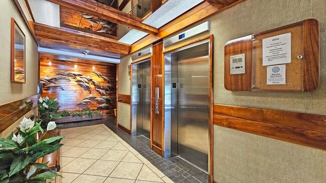 Building Photo - Holiday Village - renovated studio with on...