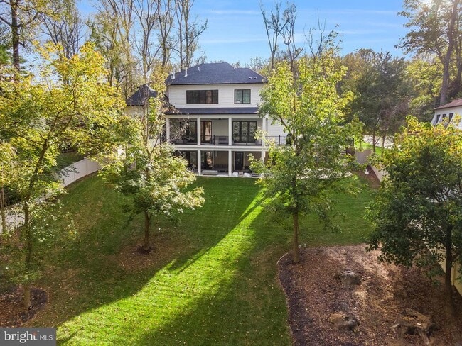 Building Photo - 7002 River Oaks Dr