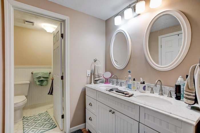 Master bathroom - 8 Ledgewood Way