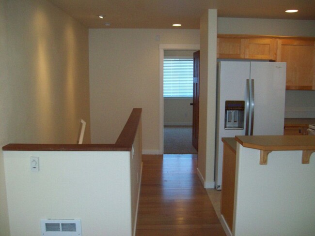 Building Photo - Charming One Bedroom Townhome in 6th Avenu...