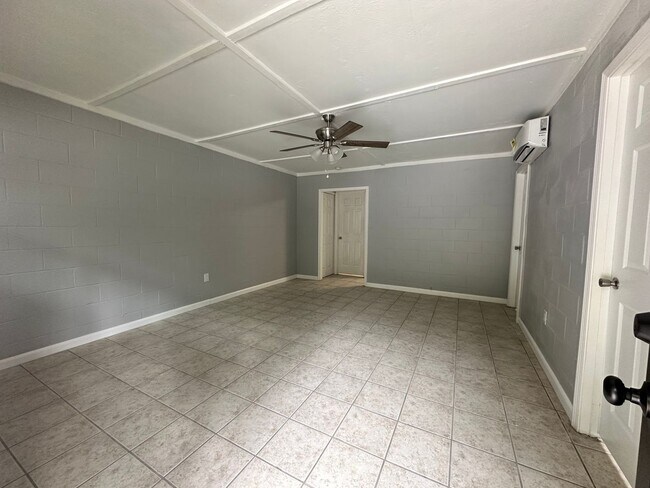 Building Photo - Stinson