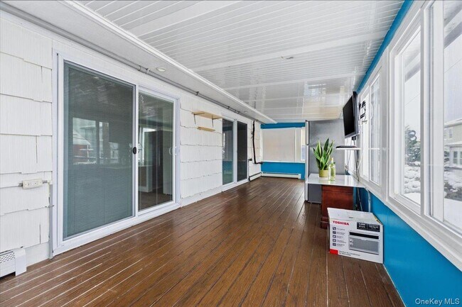 Building Photo - 401 W Walnut St