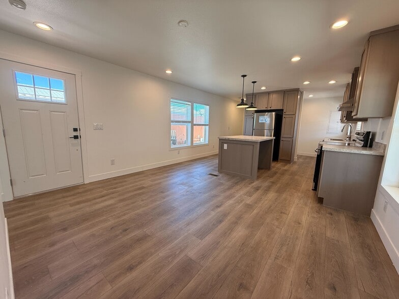 Building Photo - 3601 E Wyoming Ave