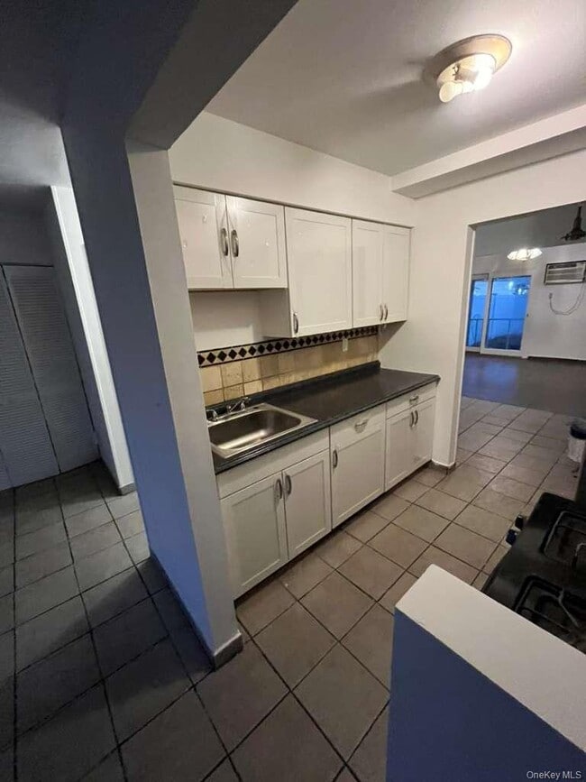 Building Photo - 24 McLaughlin Ave