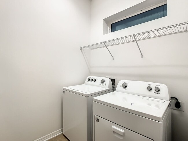 Building Photo - 5 Bedroom at Windstone at Heart of Winderm...