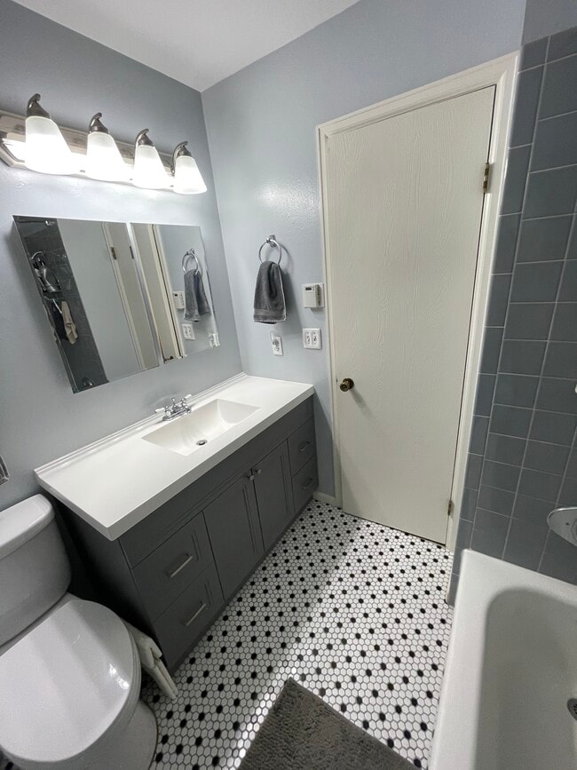 Building Photo - 2830 Sombrero Ln