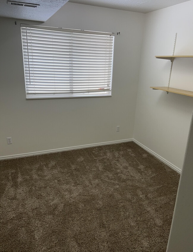 Building Photo - 2991 E 1610 S