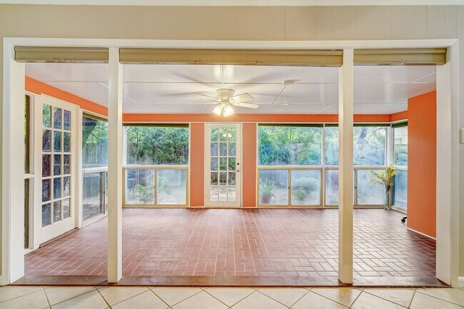 Building Photo - Welcome to this beautiful 3-bedroom, 2-bat...