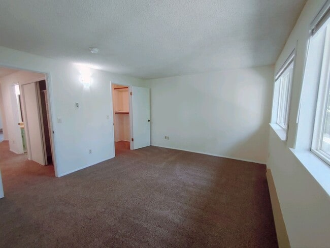 Building Photo - 3 bed 2 bath townhouse in Winslow Park!