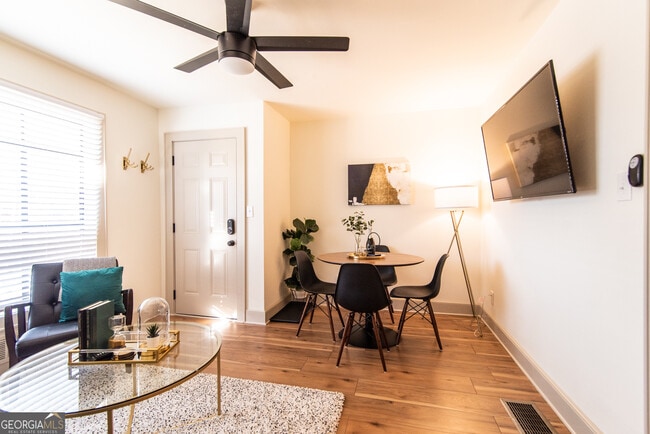 Building Photo - 907 White St SW