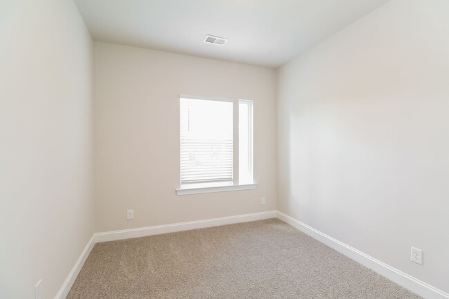 Building Photo - Beautiful 3BR 2.5BA Townhome w/ Full Appliance Kitchen • Garage Parking in Westerly Hills