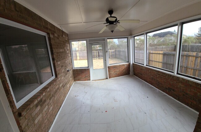 Building Photo - 9016 Scottsdale Ct