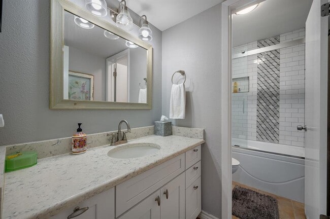 Building Photo - 1135 Barton Hills Dr